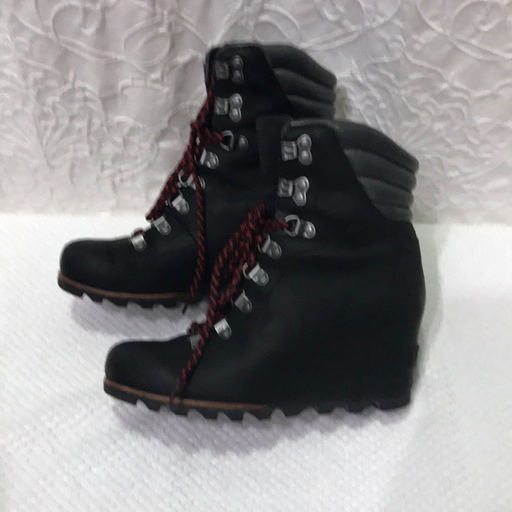 Sorel Conquest Boots